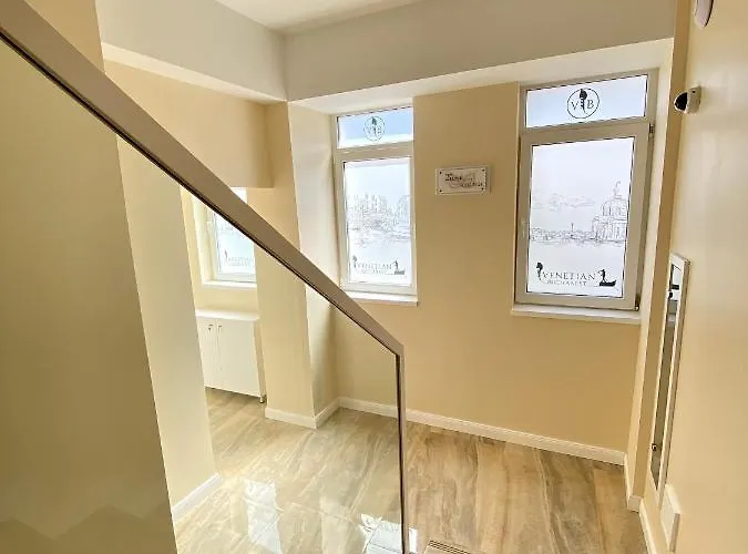 Venetian 4*